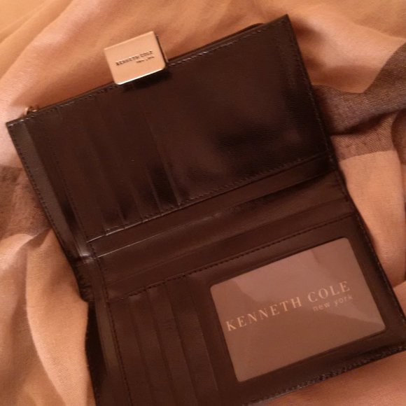 Kenneth Cole Wallet FINAL SALE - Picture 2 of 5